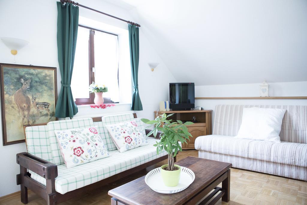 Ferienhaus Sara บาด ไคลน์เคิร์ชไฮม์ ภายนอก รูปภาพ